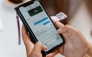 Минтруд тестирует подписание кадровых документов через мессенджер