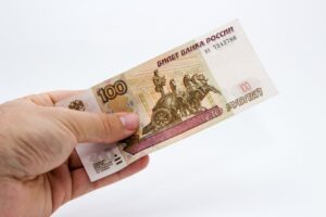 Россияне впервые за восемь лет снизили зарплатные ожидания